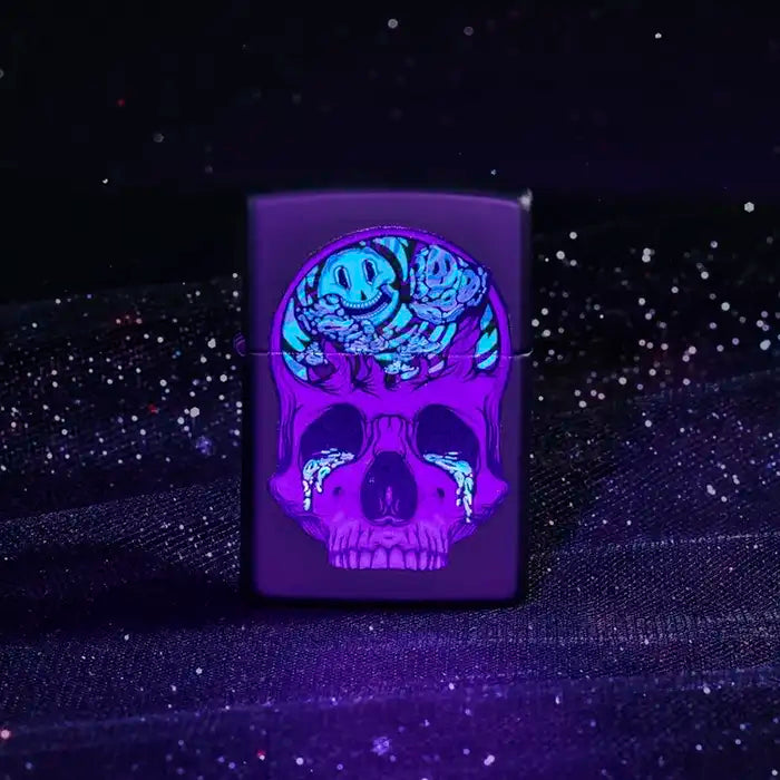 Zippo - Diseño de calavera con luz negra - Encendedor negro mate