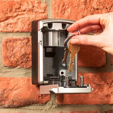 MasterLock - App-Styrt Smart Nøkkelboks med Bluetooth - Game-On.no