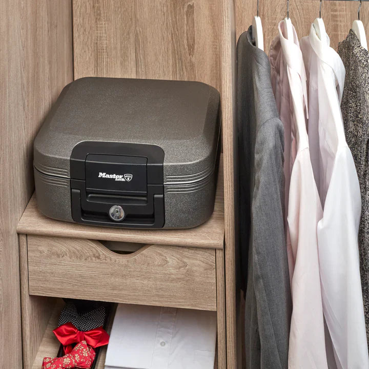 MasterLock - Brannsikker og Vanntett Sikkerhetskoffert - A4‑format - Game-On.no