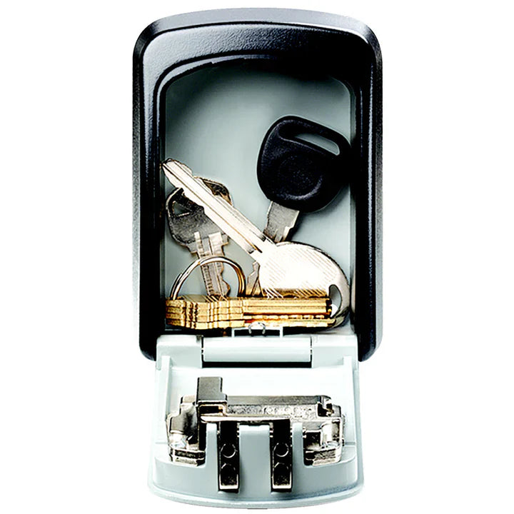 MasterLock - Vegg­montert Nøkkel­boks med 4‑Sifret Kode - Game-On.no