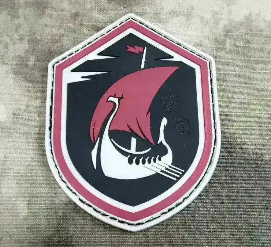 Patch - Vikingskip - Rødt Drageskip - Game-On.no