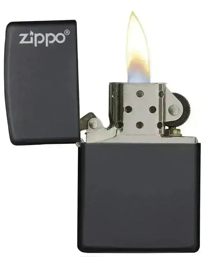 Zippo Lighter - Klassisk Matt Svart med Logo - Game-On.no